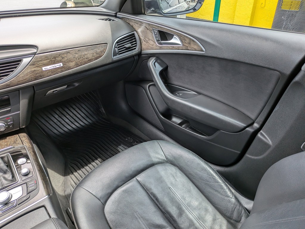 Audi A6 Vehicle Full-screen Gallery Image 16