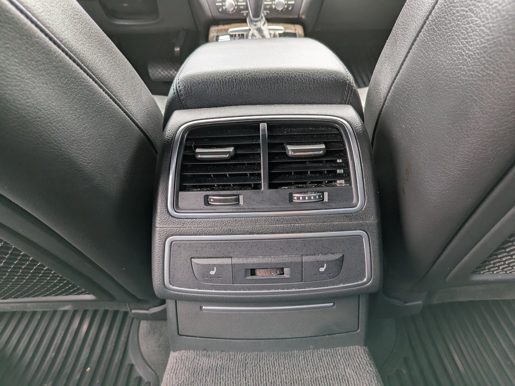 Audi A6 Vehicle Full-screen Gallery Image 17