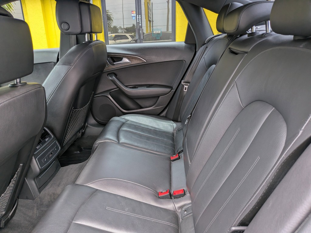 Audi A6 Vehicle Full-screen Gallery Image 18