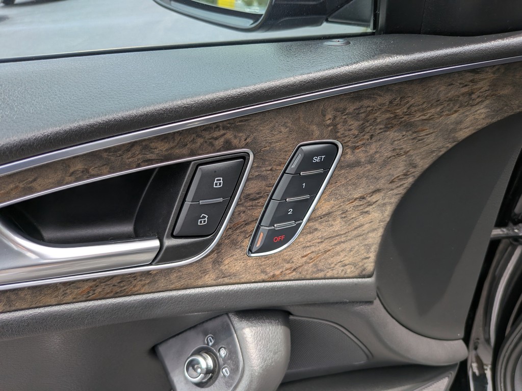 Audi A6 Vehicle Full-screen Gallery Image 20