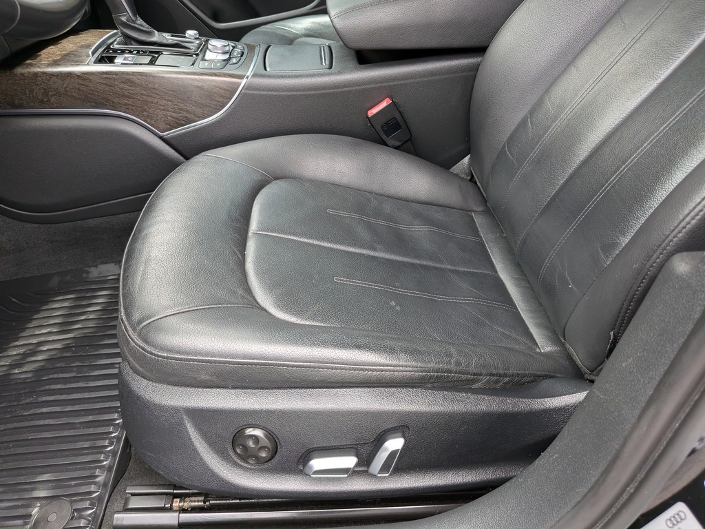 Audi A6 Vehicle Full-screen Gallery Image 21