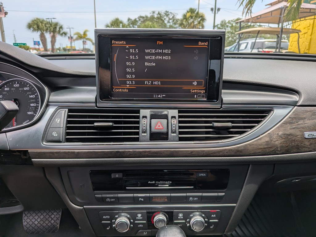 Audi A6 Vehicle Full-screen Gallery Image 23