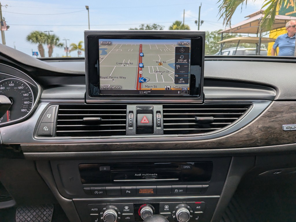 Audi A6 Vehicle Full-screen Gallery Image 24