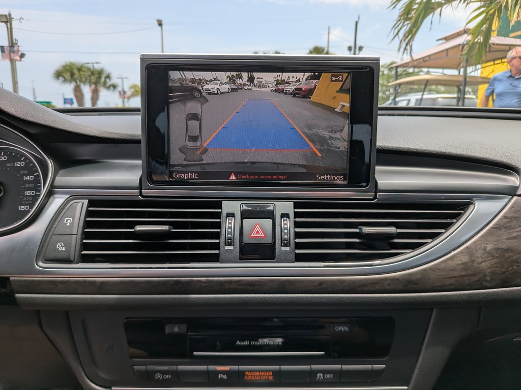 Audi A6 Vehicle Full-screen Gallery Image 25