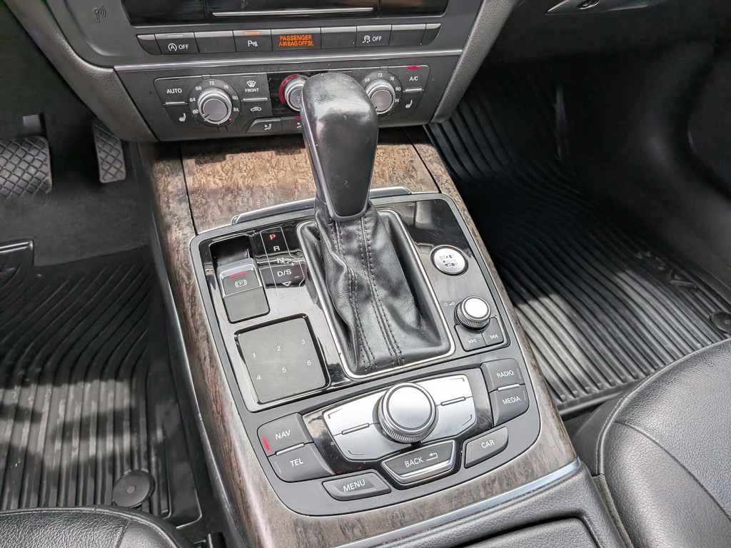 Audi A6 Vehicle Full-screen Gallery Image 27