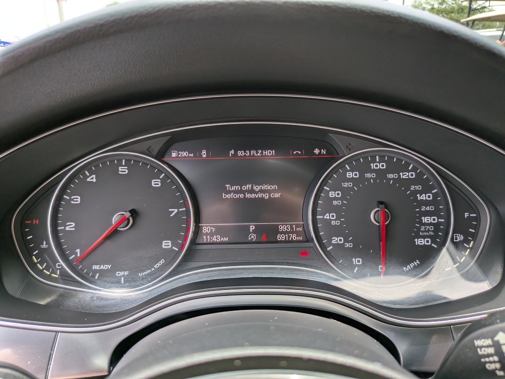 Audi A6 Vehicle Full-screen Gallery Image 35