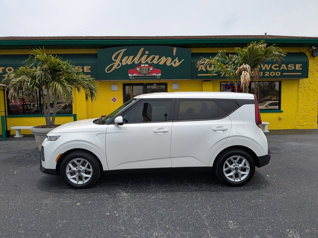 Kia Soul Vehicle Full-screen Gallery Image 02