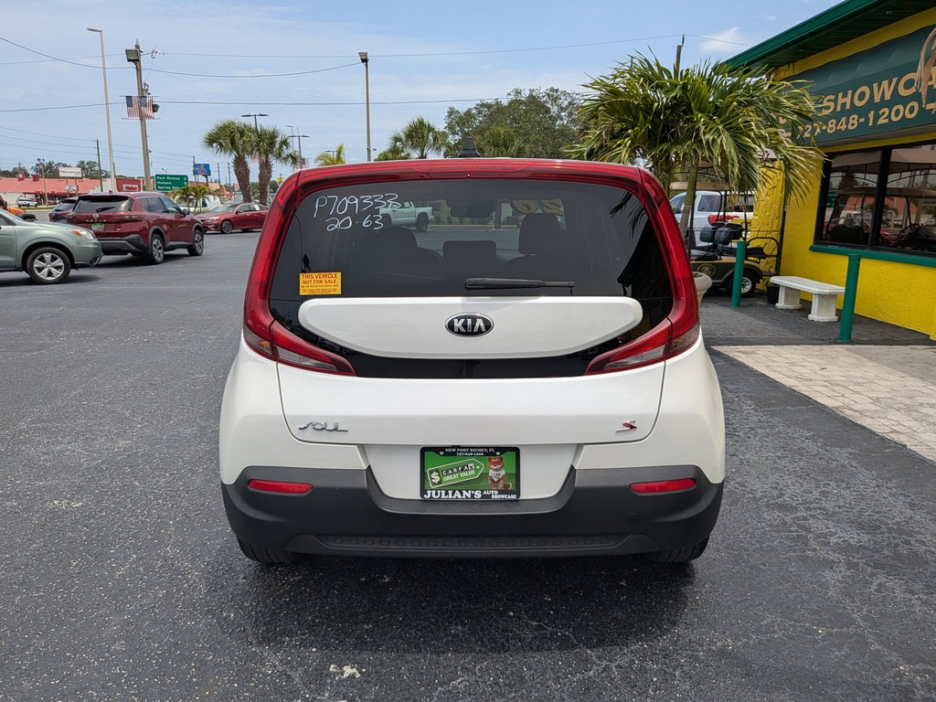 Kia Soul Vehicle Full-screen Gallery Image 04