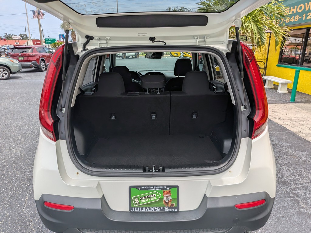 Kia Soul Vehicle Full-screen Gallery Image 09