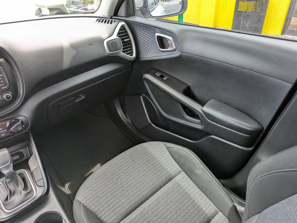 Kia Soul Vehicle Full-screen Gallery Image 15