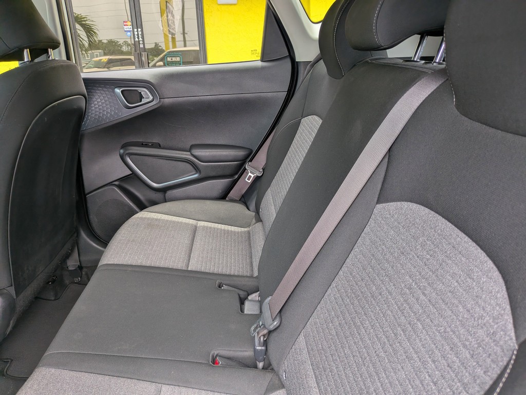 Kia Soul Vehicle Full-screen Gallery Image 16