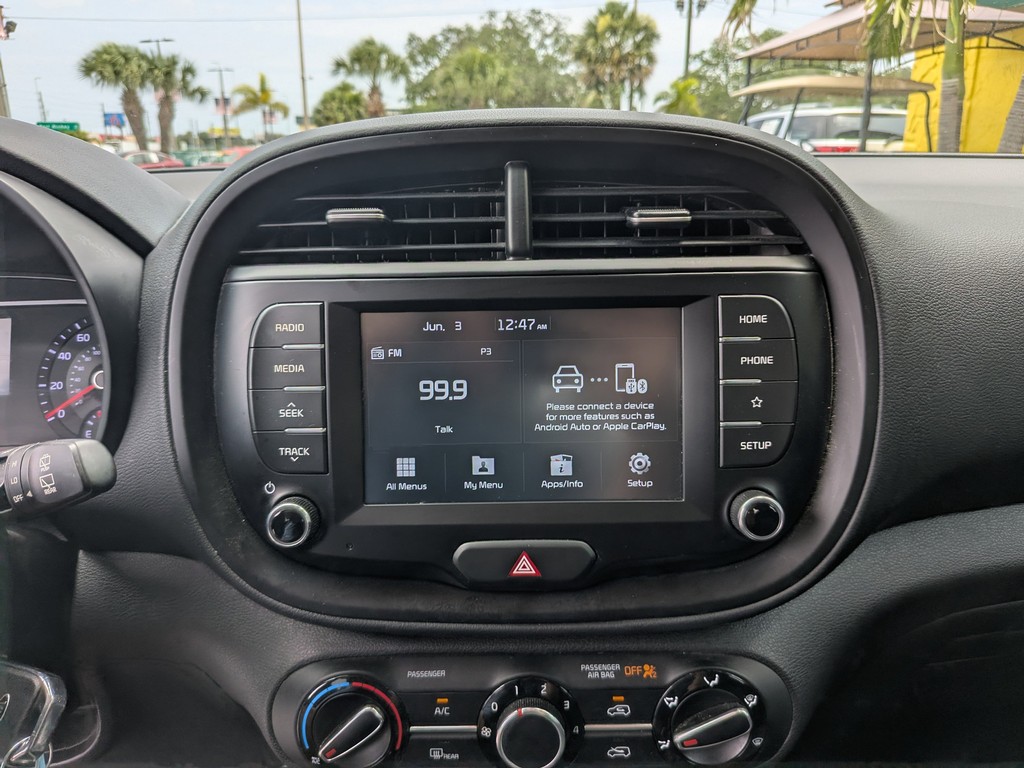 Kia Soul Vehicle Full-screen Gallery Image 20