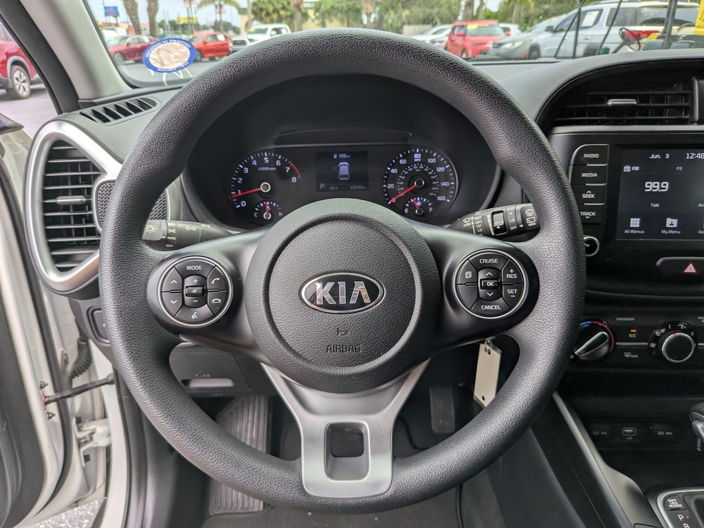 Kia Soul Vehicle Full-screen Gallery Image 26