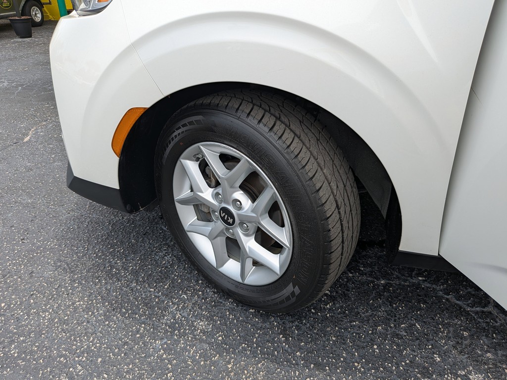 Kia Soul Vehicle Full-screen Gallery Image 32