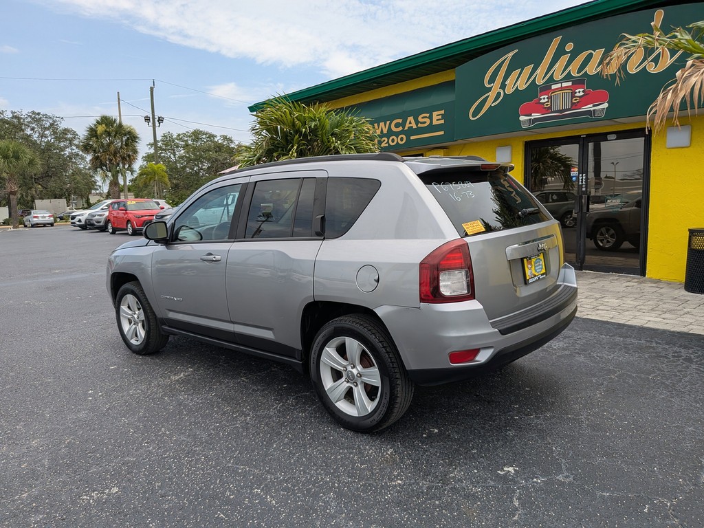 Jeep Compass Vehicle Full-screen Gallery Image 03