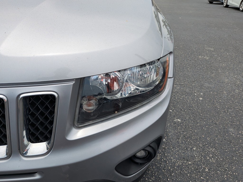 Jeep Compass Vehicle Full-screen Gallery Image 07