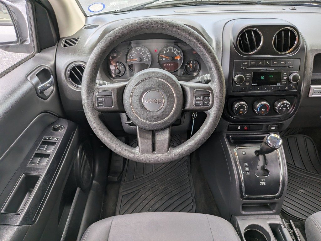Jeep Compass Vehicle Full-screen Gallery Image 12