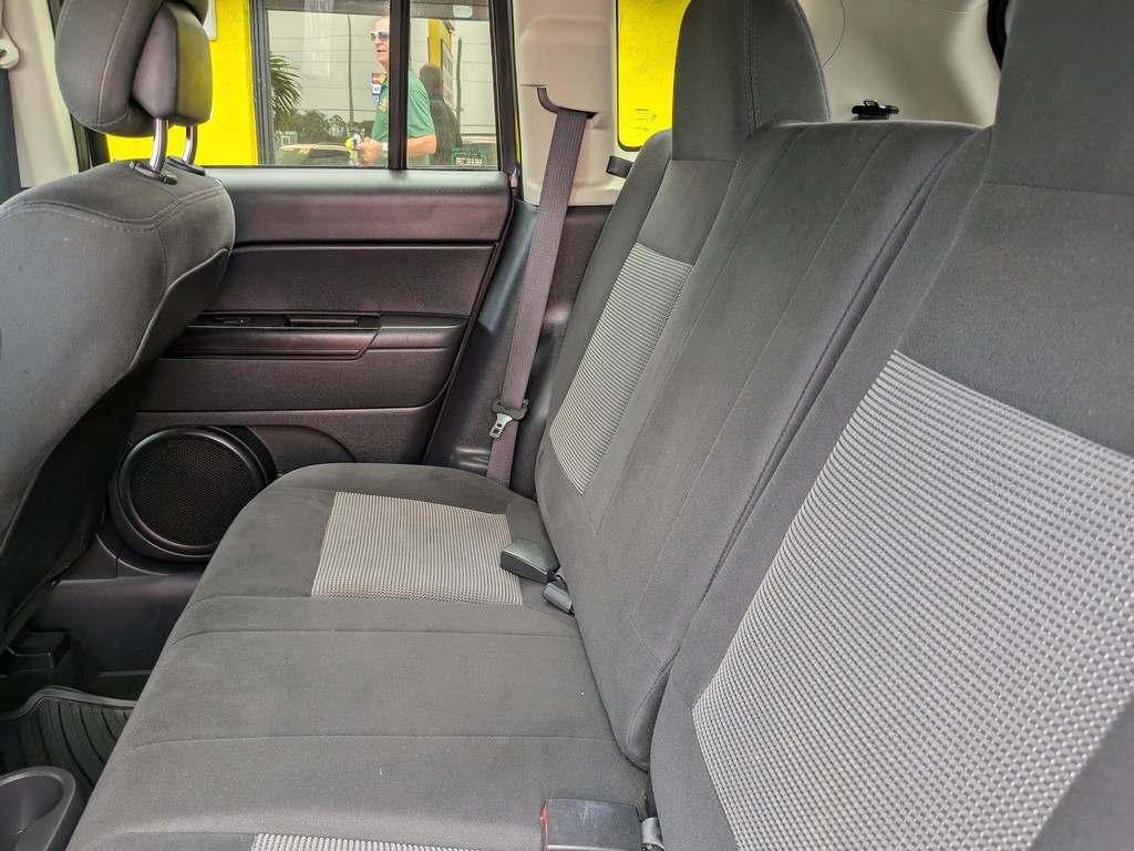 Jeep Compass Vehicle Full-screen Gallery Image 15