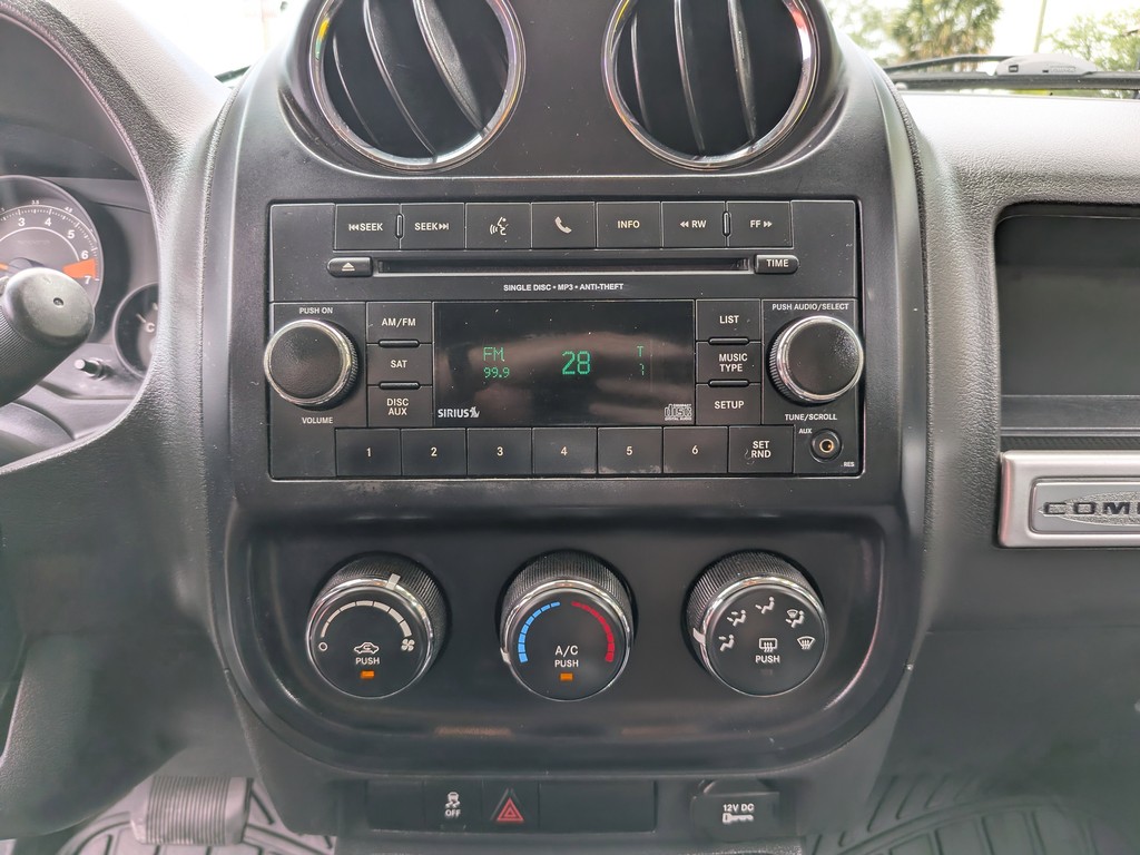 Jeep Compass Vehicle Full-screen Gallery Image 20