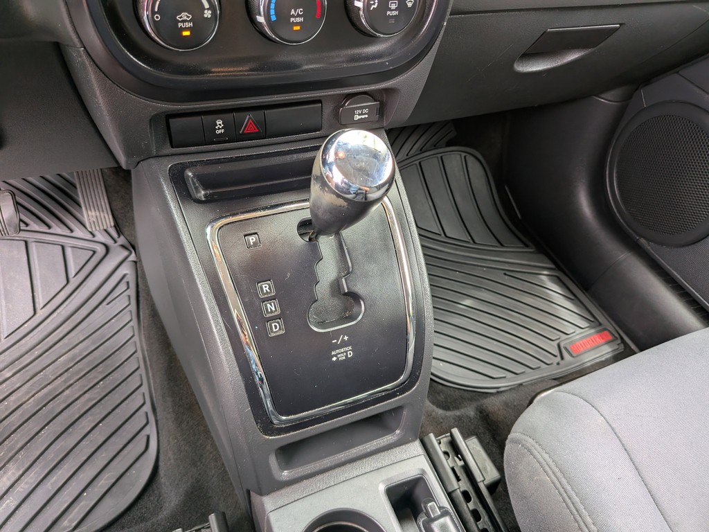 Jeep Compass Vehicle Full-screen Gallery Image 22