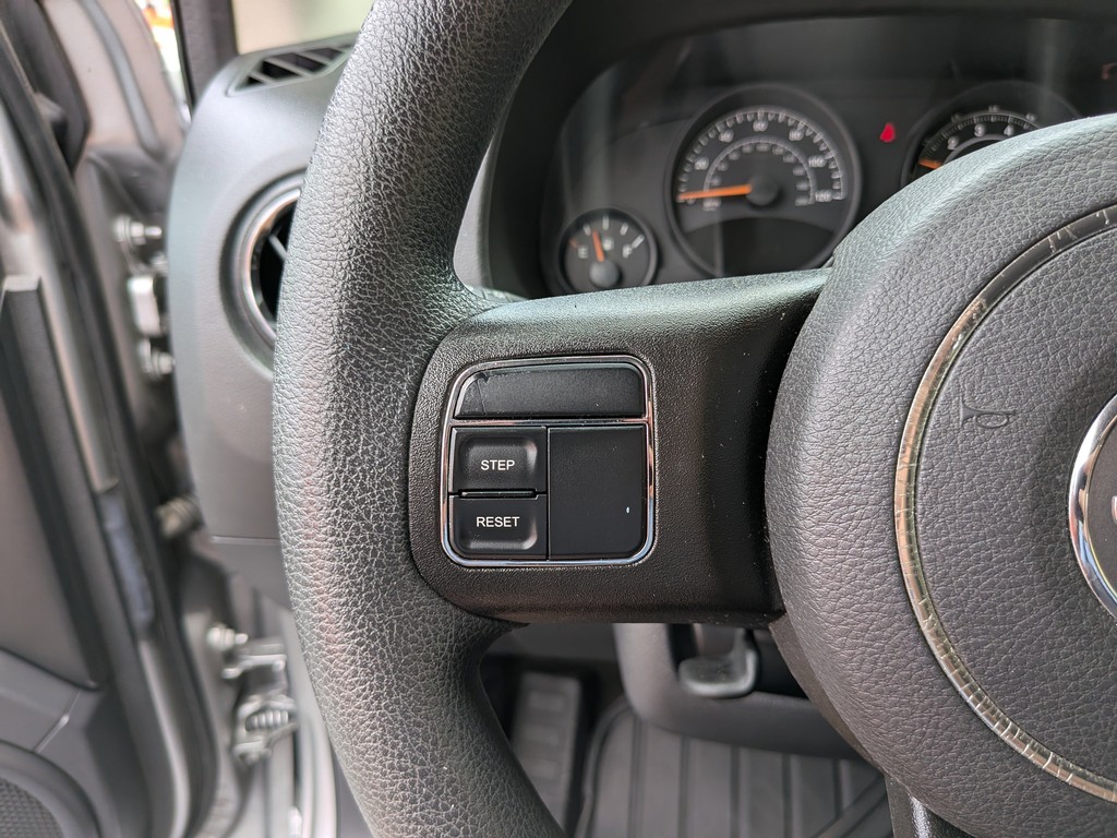 Jeep Compass Vehicle Full-screen Gallery Image 24