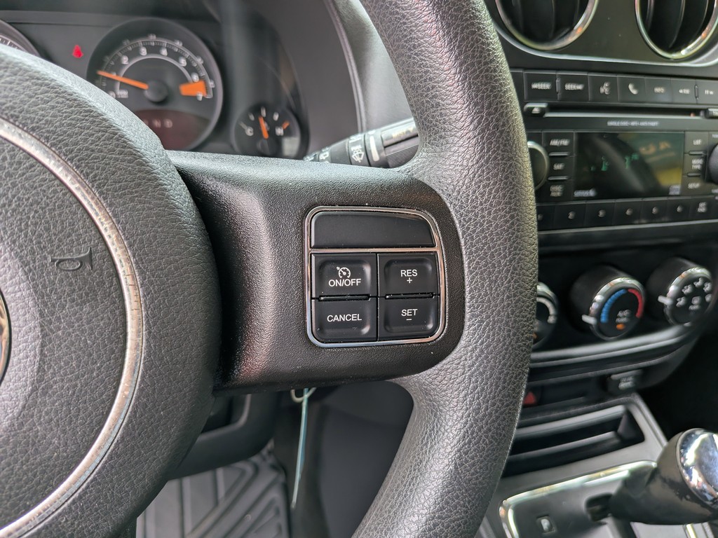 Jeep Compass Vehicle Full-screen Gallery Image 25