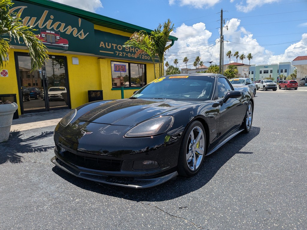 Chevrolet Corvette Vehicle Full-screen Gallery Image 02