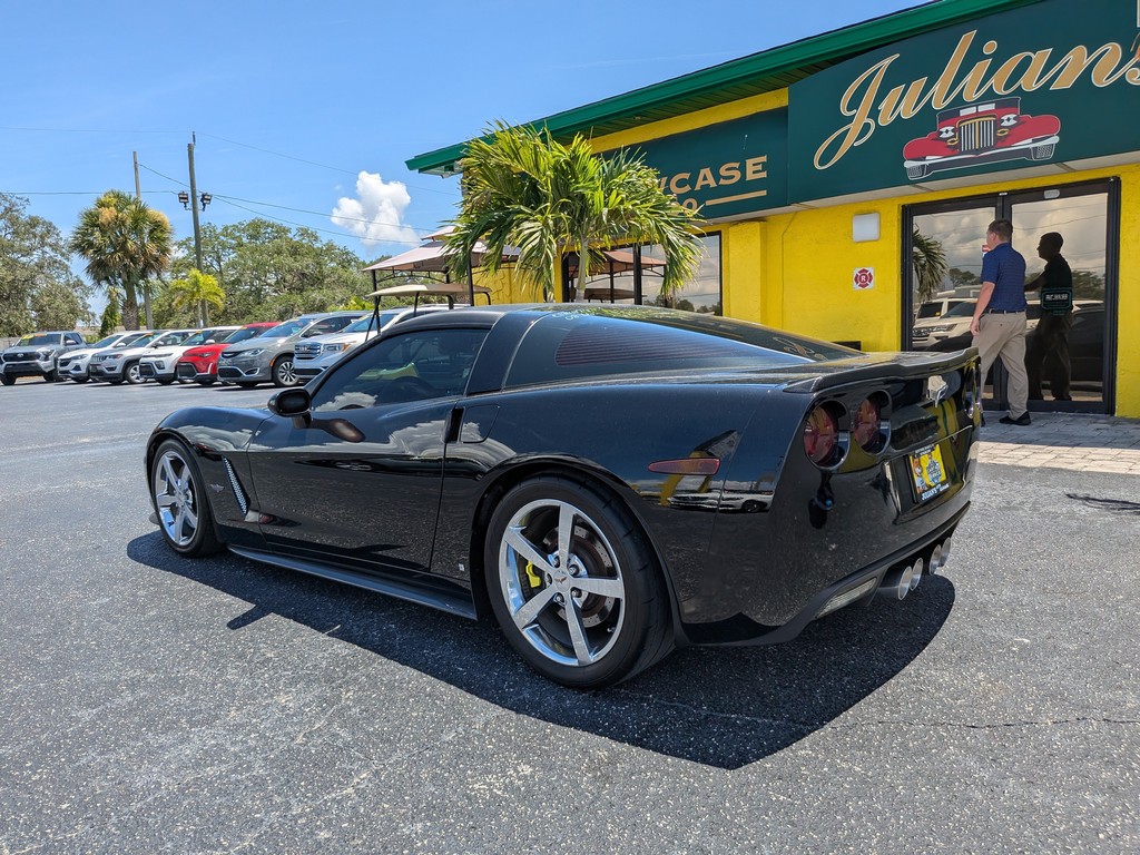 Chevrolet Corvette Vehicle Full-screen Gallery Image 04