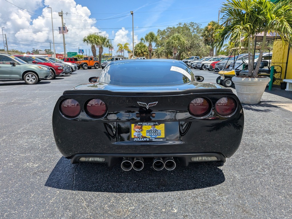 Chevrolet Corvette Vehicle Full-screen Gallery Image 05