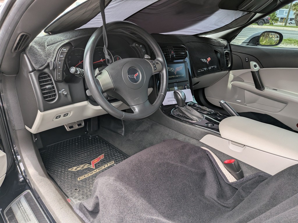 Chevrolet Corvette Vehicle Full-screen Gallery Image 08