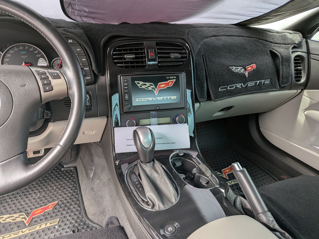 Chevrolet Corvette Vehicle Full-screen Gallery Image 10