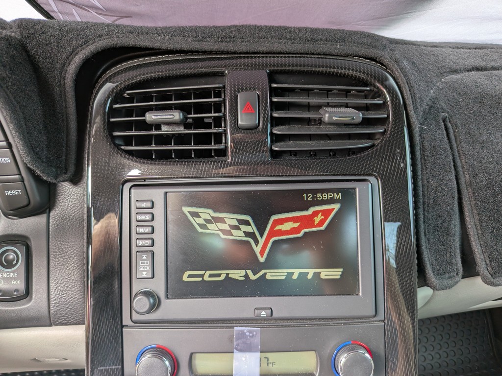 Chevrolet Corvette Vehicle Full-screen Gallery Image 14