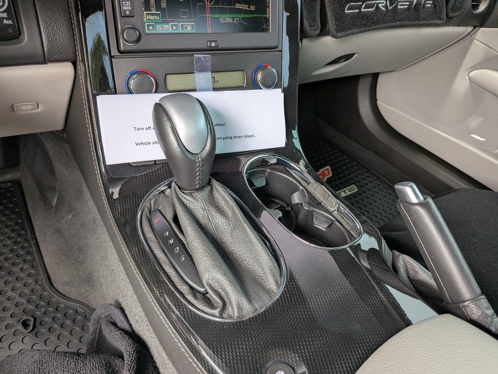 Chevrolet Corvette Vehicle Full-screen Gallery Image 18