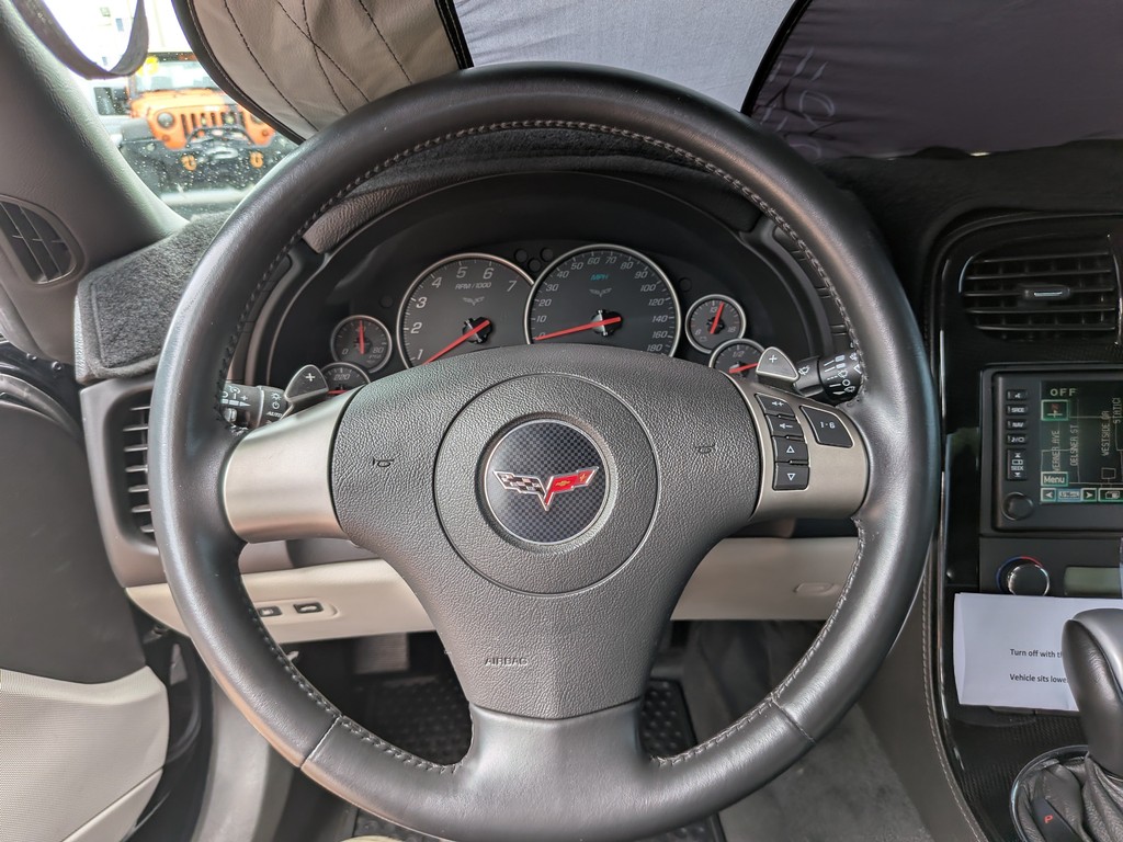 Chevrolet Corvette Vehicle Full-screen Gallery Image 20