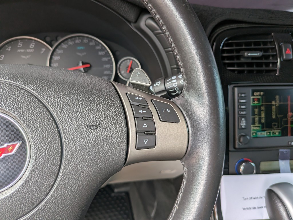 Chevrolet Corvette Vehicle Full-screen Gallery Image 21