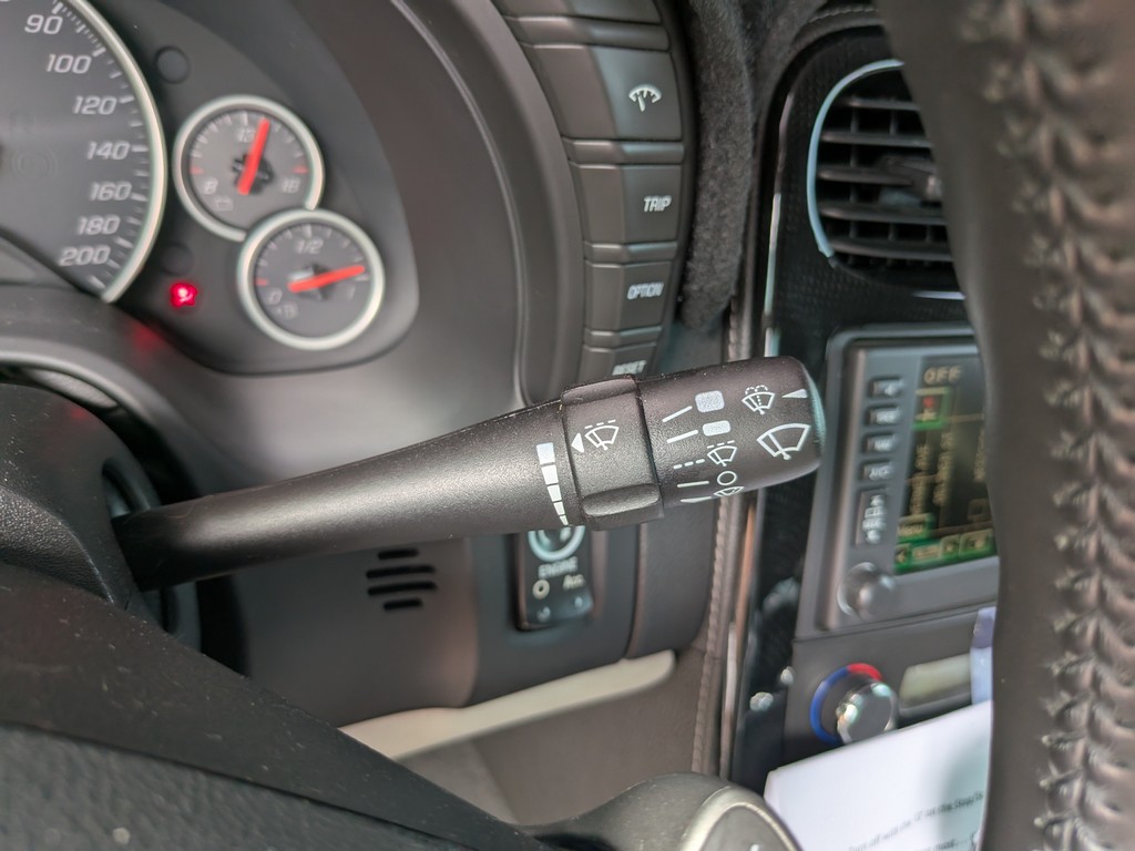 Chevrolet Corvette Vehicle Full-screen Gallery Image 23
