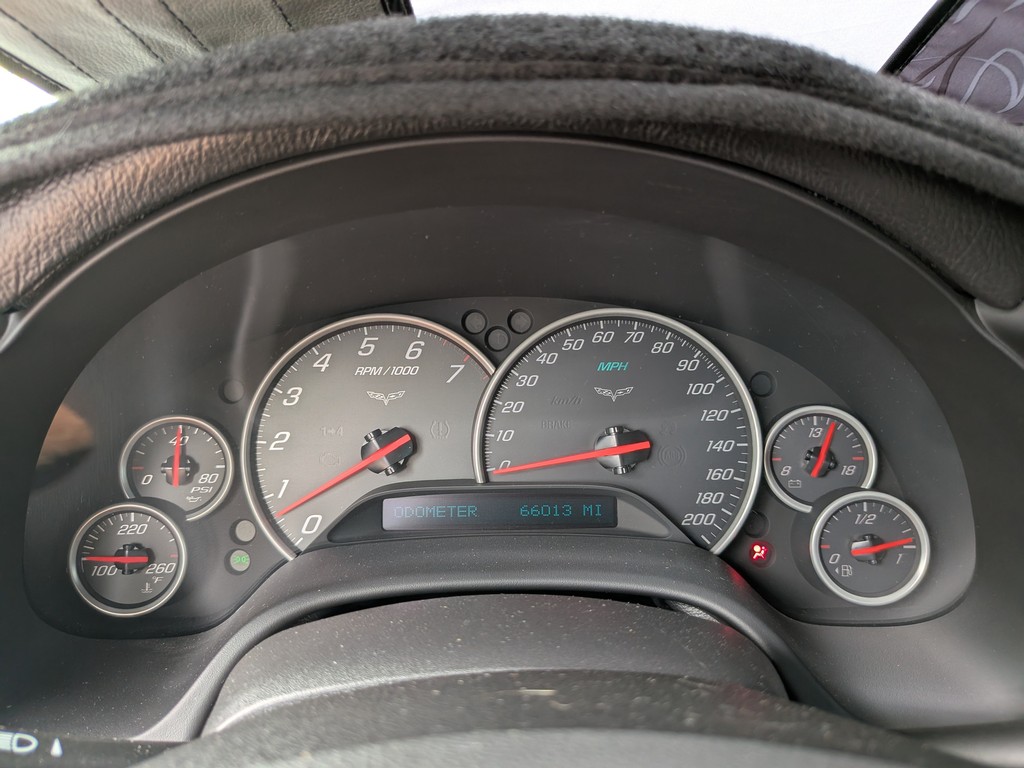Chevrolet Corvette Vehicle Full-screen Gallery Image 24