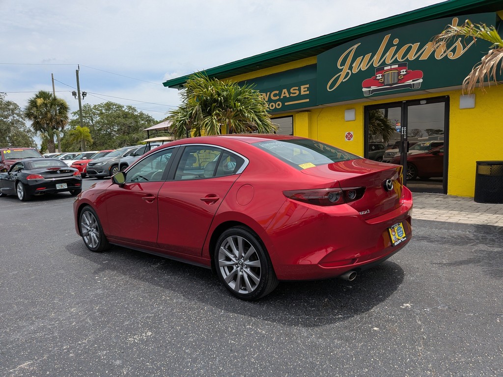 Mazda Mazda3 Sedan Vehicle Full-screen Gallery Image 03