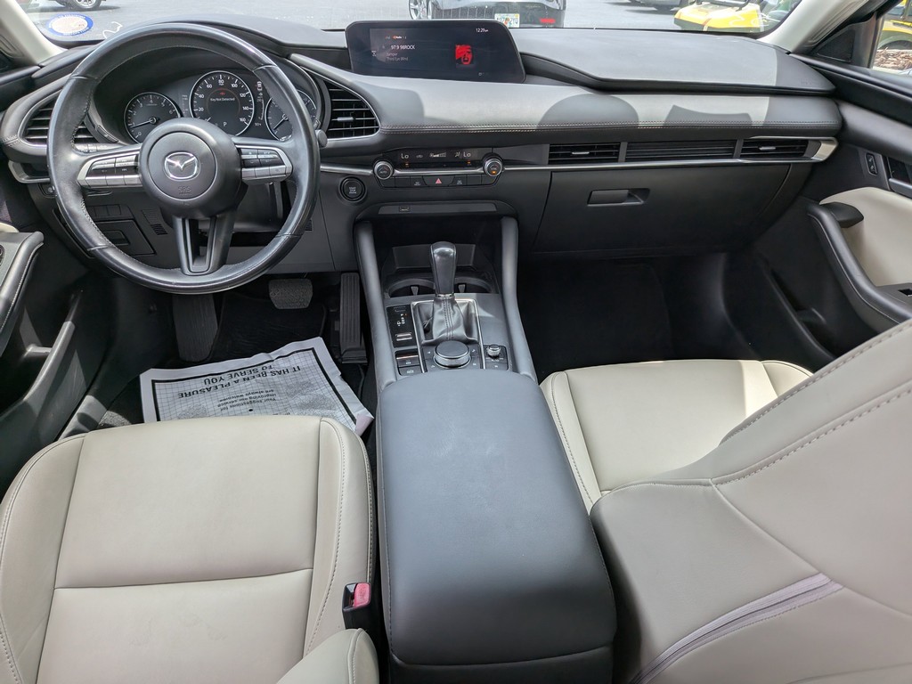Mazda Mazda3 Sedan Vehicle Full-screen Gallery Image 09