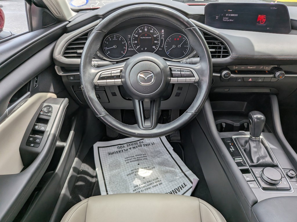 Mazda Mazda3 Sedan Vehicle Full-screen Gallery Image 10