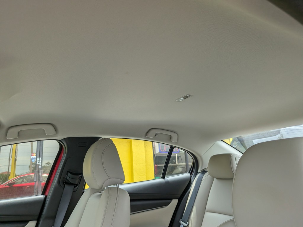 Mazda Mazda3 Sedan Vehicle Full-screen Gallery Image 16