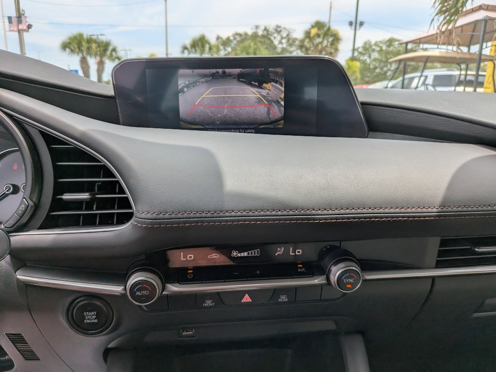 Mazda Mazda3 Sedan Vehicle Full-screen Gallery Image 18
