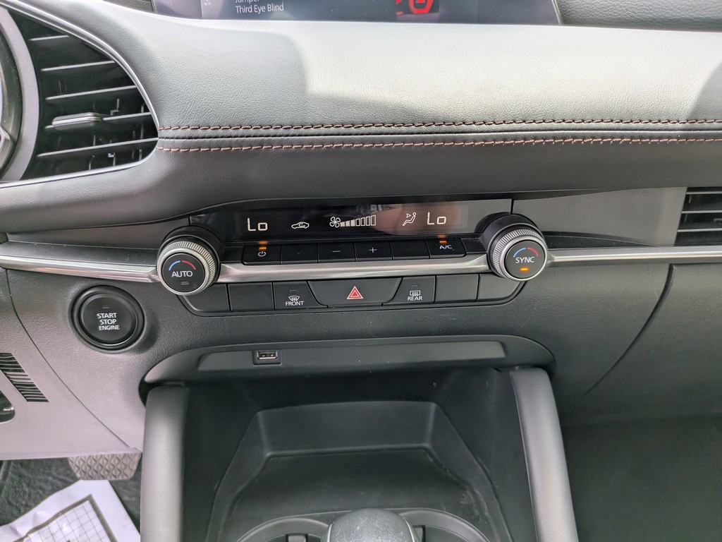 Mazda Mazda3 Sedan Vehicle Full-screen Gallery Image 19