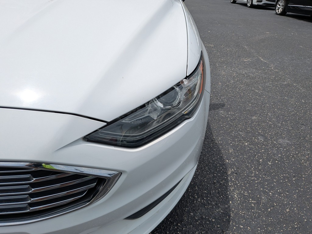 Ford Fusion Vehicle Full-screen Gallery Image 06