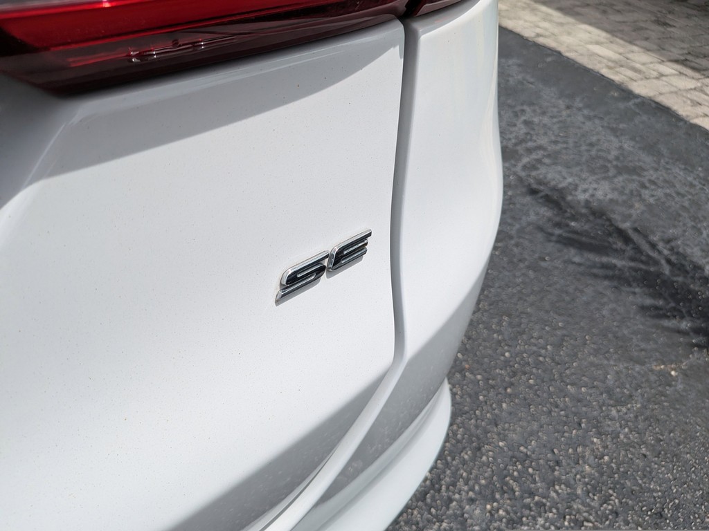 Ford Fusion Vehicle Full-screen Gallery Image 08