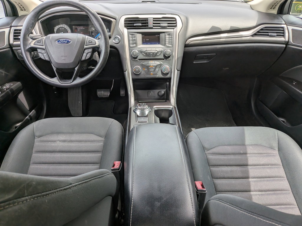Ford Fusion Vehicle Full-screen Gallery Image 12