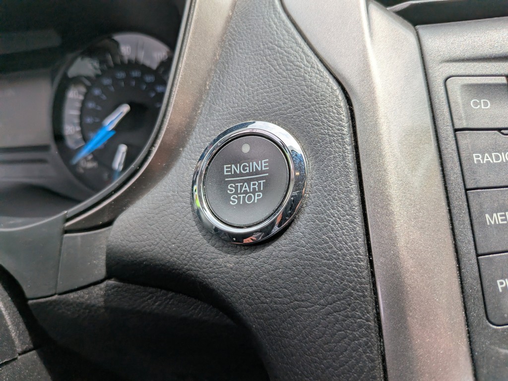 Ford Fusion Vehicle Full-screen Gallery Image 24