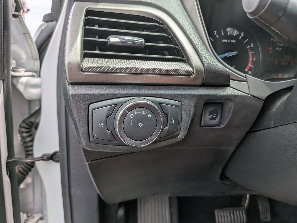 Ford Fusion Vehicle Full-screen Gallery Image 25