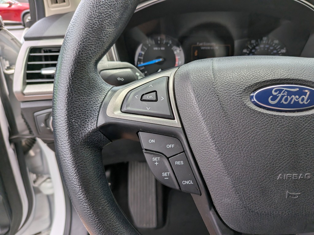 Ford Fusion Vehicle Full-screen Gallery Image 27