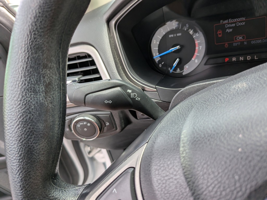 Ford Fusion Vehicle Full-screen Gallery Image 29